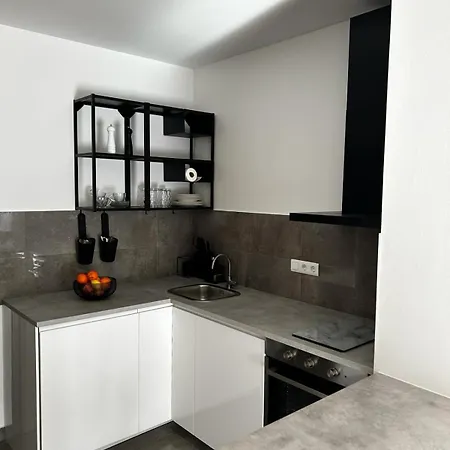 Veluni - - Free Parking Apartmán *