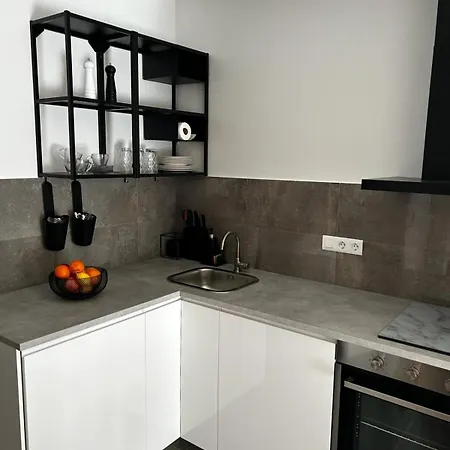 Veluni - - Free Parking Apartment *