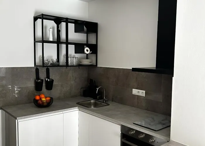 Veluni - - Free Parking Apartment *